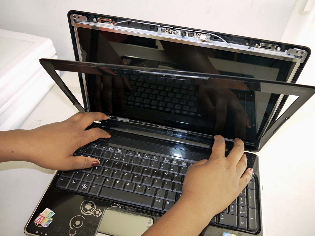 Замена экрана ноутбука HP в Нижнекамске