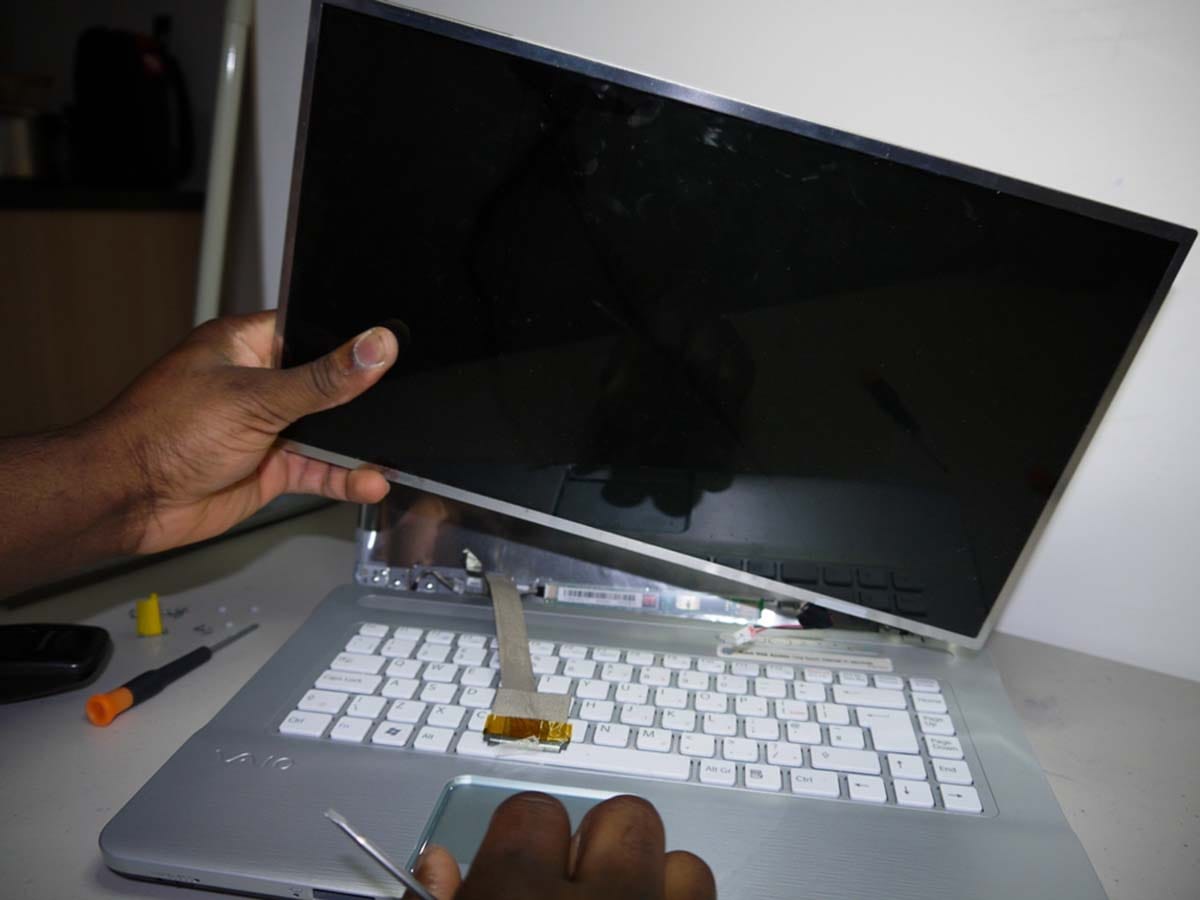 Замена экрана ноутбука Sony в Нижнекамске